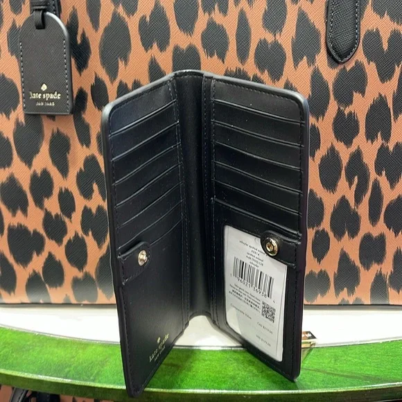 Kate Spade Schuyler Large Slim Bifold Wallet
COLOR:
Multi
NWT - Picture 4 of 16